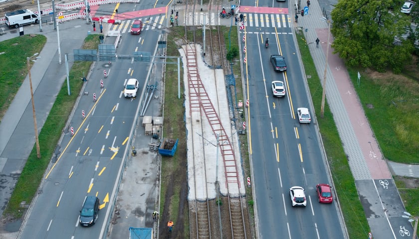Powiększ obraz: Remont torowiska w rejonie skrzyżowania Traugutta z Krasińskiego. Zdjęcie z poniedziałku 15 czerwca