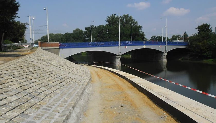 Budowa przejazdu rowerowego pod mostem Szczytnickim