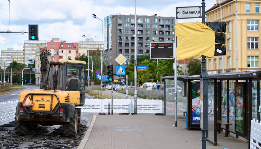Powiększ obraz: Remont zatoki autobusowej na przystanku „Jana Pawła II”