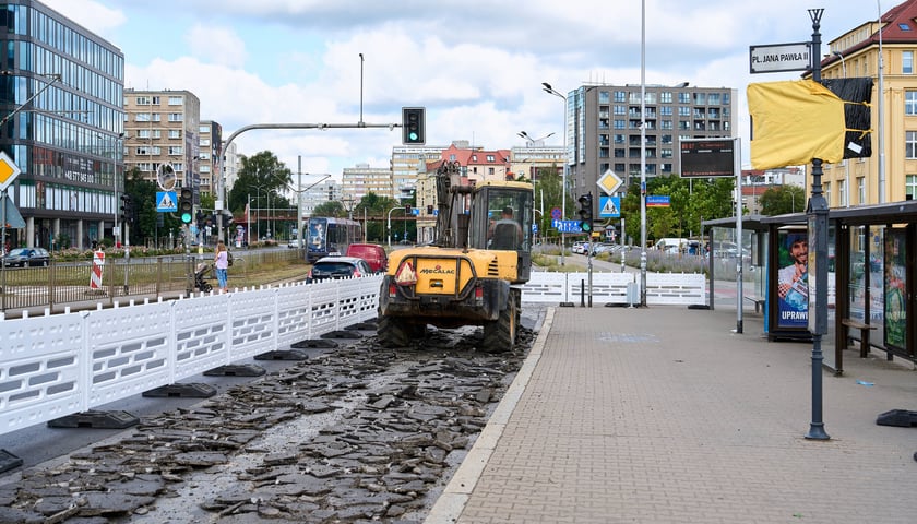 Powiększ obraz: Remont zatoki autobusowej na przystanku „Jana Pawła II”