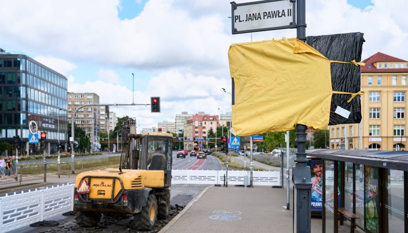 Powiększ obraz: Remont zatoki autobusowej na przystanku „Jana Pawła II”