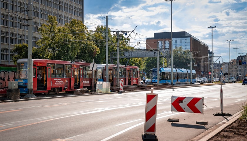 Utrudnienia w rejonie pl. Społecznego we Wrocławiu, 10 lipca 2026 r.
