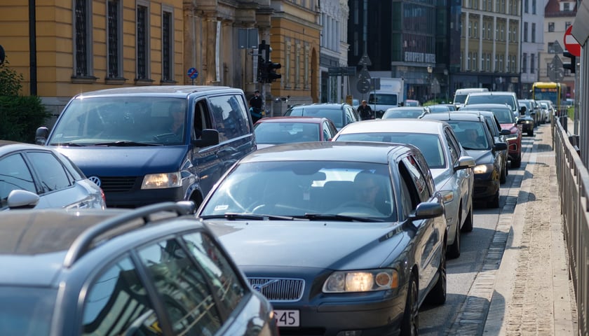 Powiększ obraz: Korek na Kazimierza Wielkiego w poniedziałkowe popołudnie