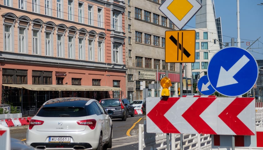 Powiększ obraz: Korek na Kazimierza Wielkiego w poniedziałkowe popołudnie