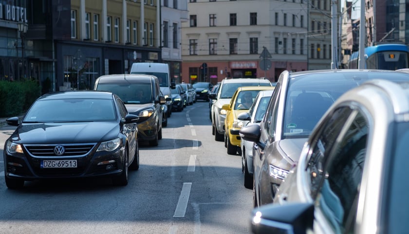 Powiększ obraz: Korek na Kazimierza Wielkiego w poniedziałkowe popołudnie