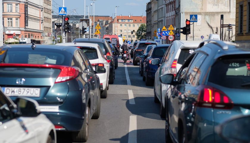 Powiększ obraz: Korek na Kazimierza Wielkiego w poniedziałkowe popołudnie