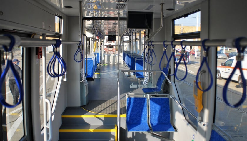 Powiększ obraz: Siedzenia w tramwaju Moderus Beta