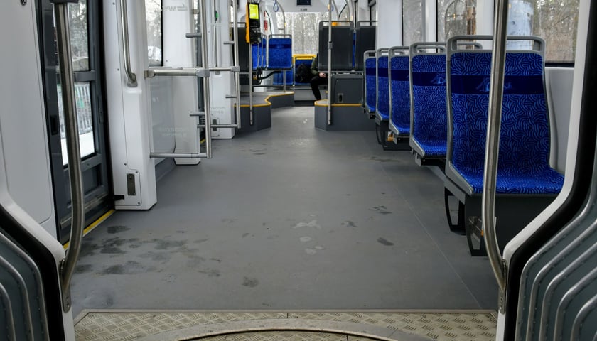 Powiększ obraz: Siedzenia w tramwaju Moderus Gamma