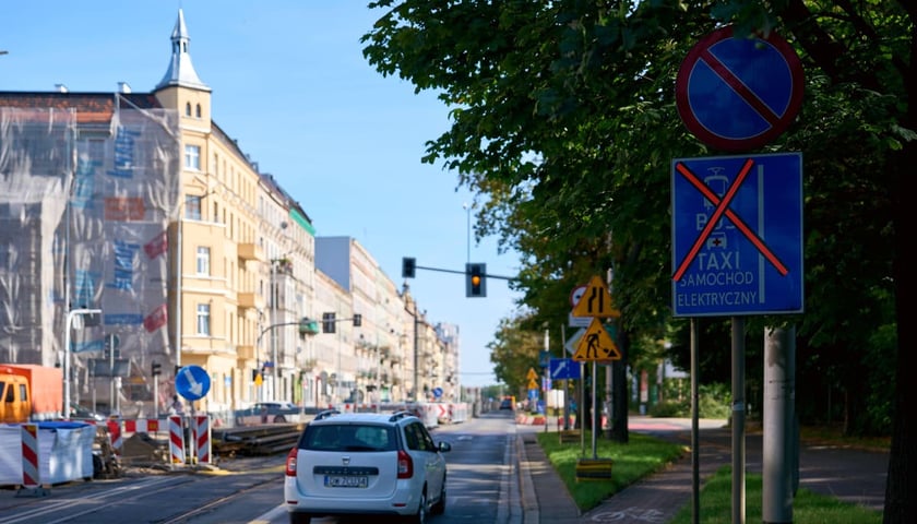 Powiększ obraz: Remont torowiska na Trzebnickiej, zmieniona organizacja ruchu oraz stan prac na 25.07.2026.&nbsp;