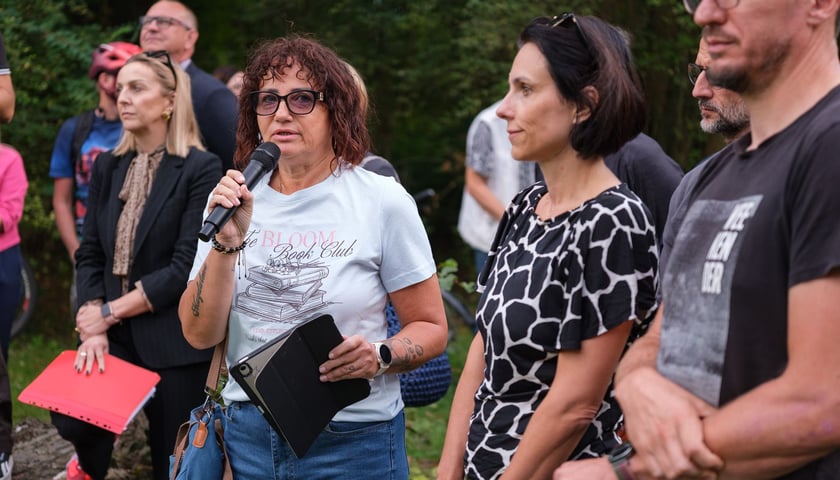 Powiększ obraz: Spotkanie mieszkańców z urzędnikami w Parku Na Skraju na Brochowie (czwartek 3 września)