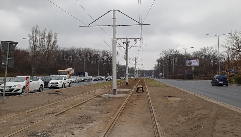 Powiększ obraz: Na skrzyżowaniu ul. Legnickiej, Lotniczej i Milenijnej zostanie wybudowany nowy rozjazd tramwajowy