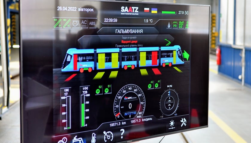 Powiększ obraz: Panele sterowania w języku ukraińskim będą dostępne w prawie 60 tramwajach