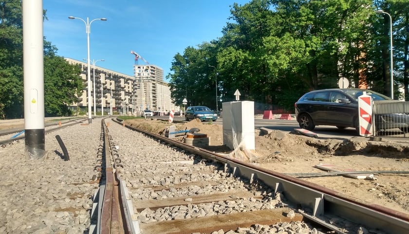 Trwają prace przy przebudowie ul. Popowickiej. Od soboty, 21 maja, nastąpi tam zmiana organizacji ruchu. Roboty mają związek z  budową Tramwaju przez Popowice