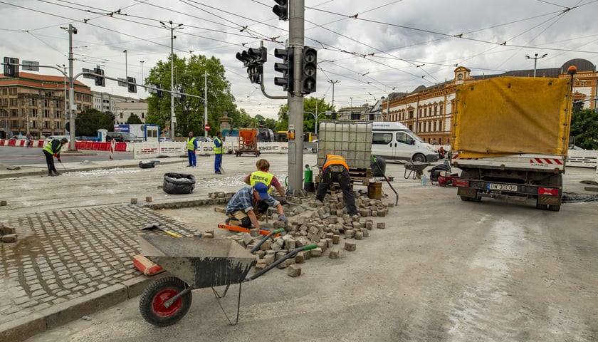 Rozpoczyna się ostatni etap prac związanych z remontem torowiska na pl. Jana Pawła II