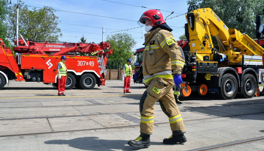 Powiększ obraz: MPK Wrocław organizuje wspólne ćwiczenia z Państwową Strażą Pożarną