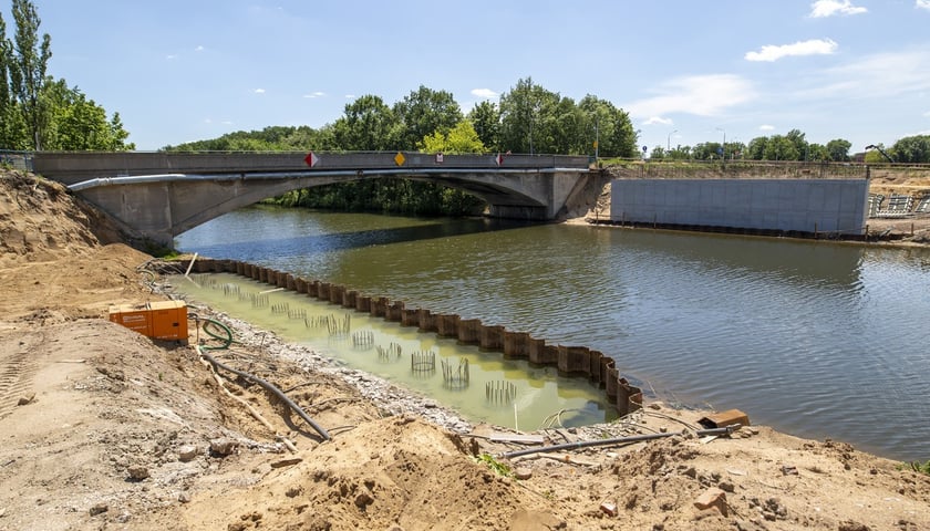 Trwa budowa nowych mostów Chrobrego