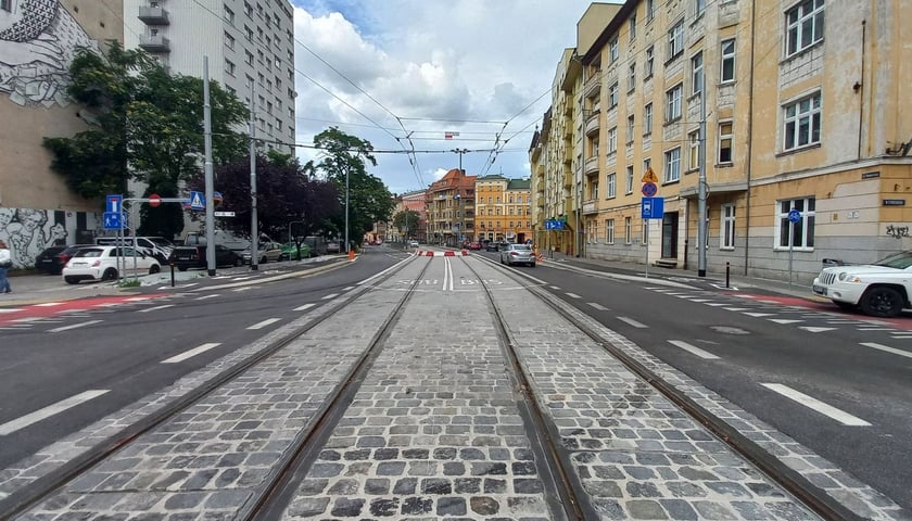 Powiększ obraz: Koniec remontu pierwszego odcinka ul. Pomorskiej. Ulica Cybulskiego znów jest otwarta i przejezdna w obu kierunkach