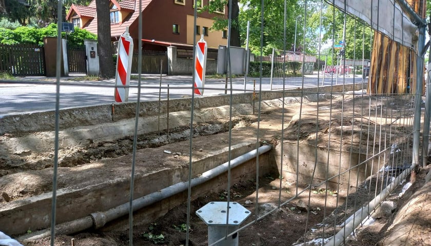Trwają prace nad peronem południowym u zbiegu ulic Olszewskiego i Chełmońskiego