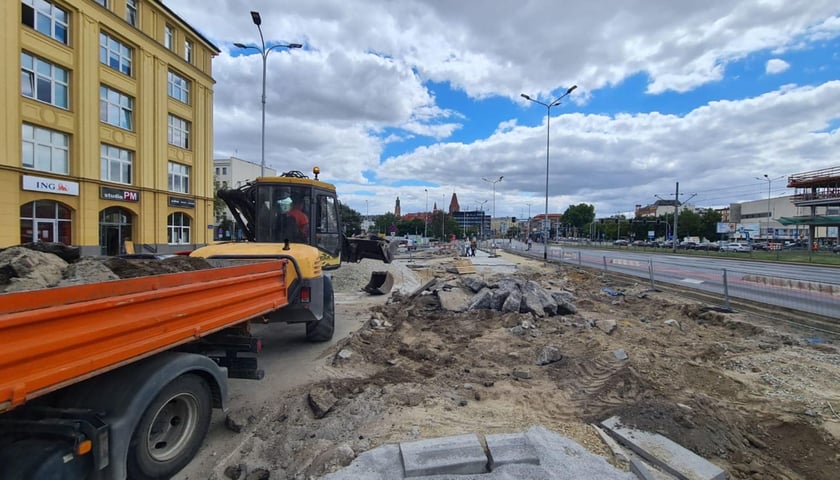 Prace nad ścieżką rowerową przy ul. Legnickiej powinny zakończyć się do końca września