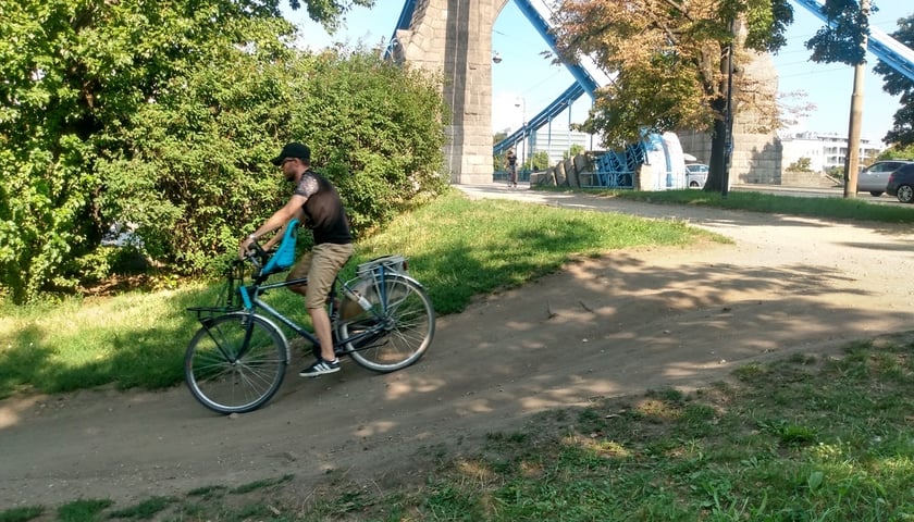 Pomiędzy mostem Grunwaldzkim a bulwarem Kaczyńskich powstanie rampa dla pieszych i rowerzystów.