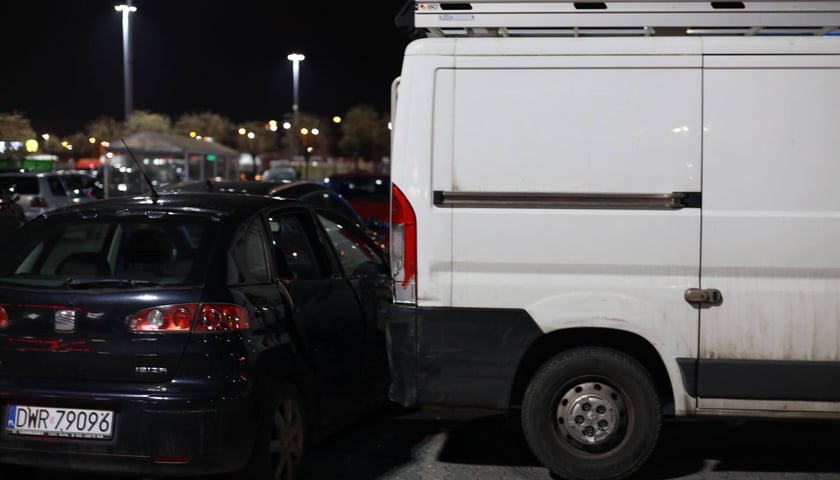 Na zdjęciu miejsce zdarzenia na parkingu Auchan Bielany