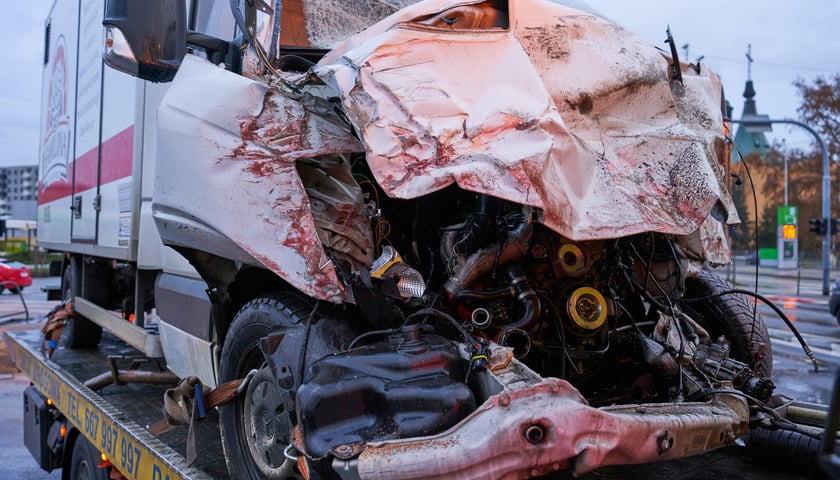 Do wypadku wozu strażackiego i busa doszło dzisiaj rano (23.12.) we Wrocławiu