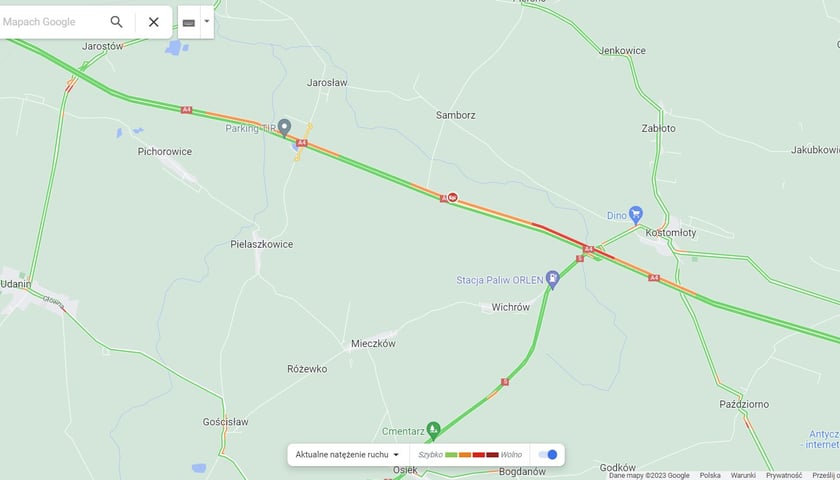 Powiększ obraz: Mapa Google Maps - A4 - korek przed zjazdem na Kostomłoty, godz. 19