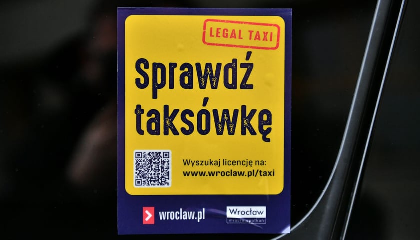 Legalna taksówka ? rusza nowa kampania we Wrocławiu. Zeskanuj kod, zanim wsiądziesz. Zdjęcia z oficjalnej konferencji prasowej