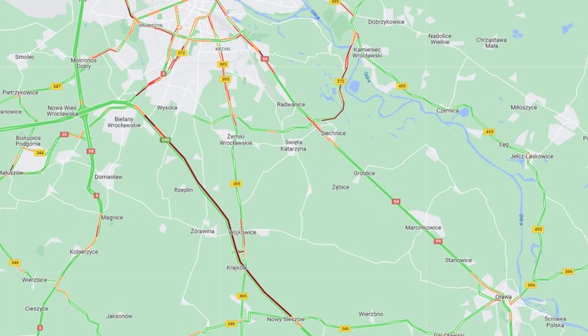 Powiększ obraz: Korek na A4 pod Wrocławiem po kolizji osobówki, ciężarówki i busa ma już ok. 15 km (22 maja, godz. 17:00)