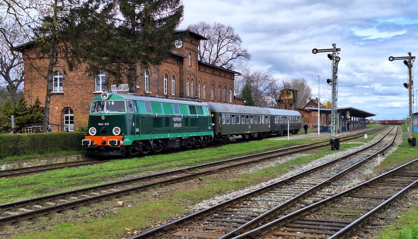 Historyczny pociąg na Dolnym Śląsku