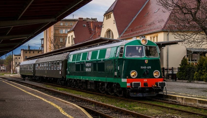 Historyczny pociąg na Dolnym Śląsku