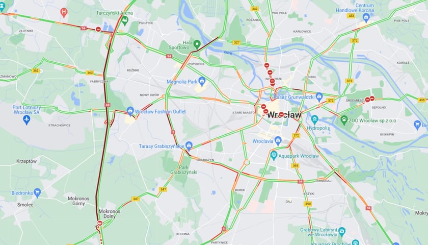 Powiększ obraz: Korki na AOW po wypadku pięciu ciężarówek