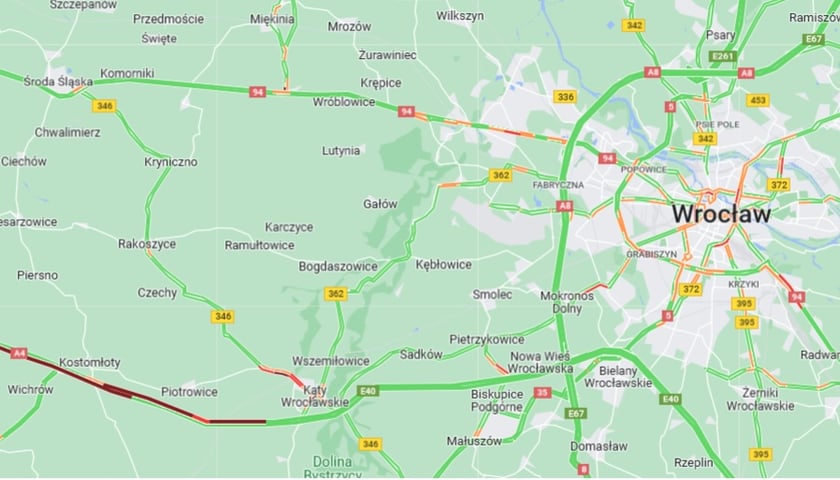 Powiększ obraz: Korek na A4 w stronę Wrocławia po zderzeniu pięciu ciężarówek