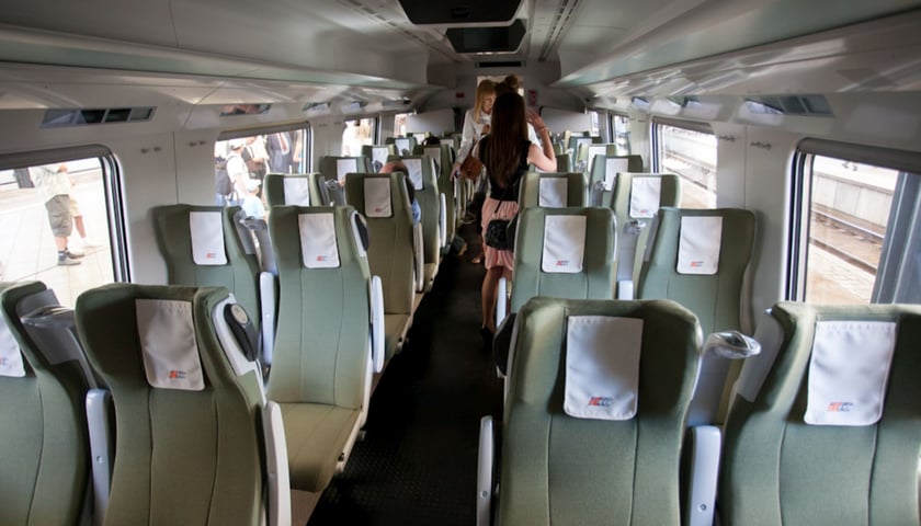 Powiększ obraz: Wnętrze pociągu Intercity