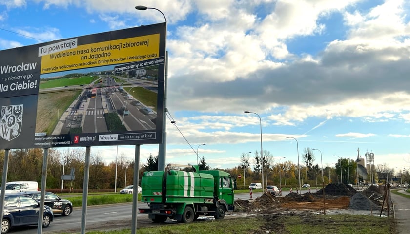 Budowa trasy autobusowej na Jagodno. Docelowo będzie to trasa autobusowo-tramwajowa.