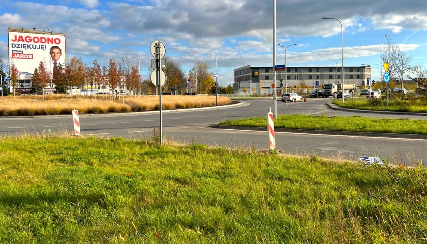 Budowa trasy autobusowej na Jagodno. Docelowo będzie to trasa autobusowo-tramwajowa.