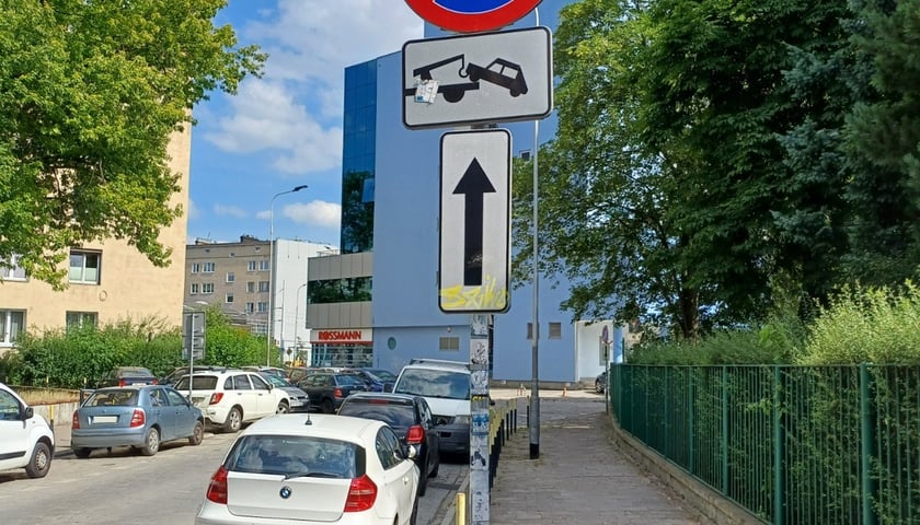 Przykłady nieprawidłowego parkowania