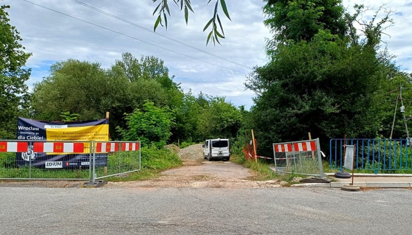 Prace na drodze rowerowej wzdłuż Dobrej rozpoczęły się od korytowania