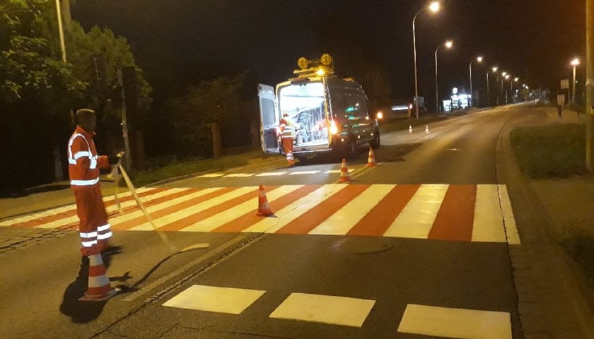 Przejście dla pieszych przy ul. Strachocińskiej