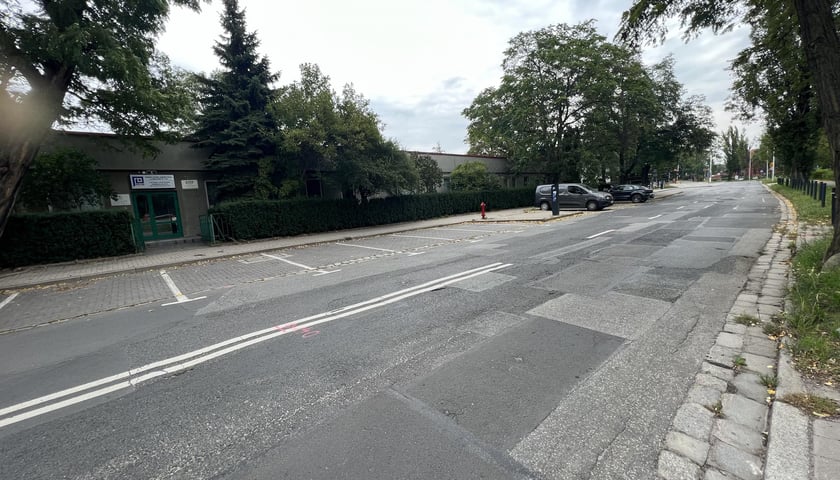 Powiększ obraz: <p>Na Grobli koło PWr</p>