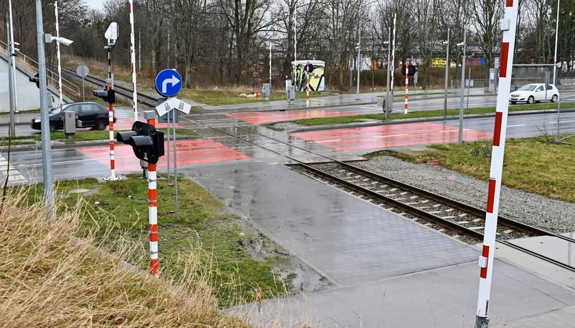 Powiększ obraz: <p>Chodzi właśnie o to skrzyżowanie - tu tory tramwajowe przecinać będą kolejowe</p>