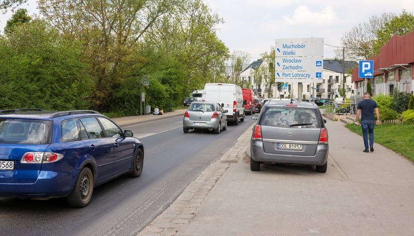 Powiększ obraz: Skrzyżowanie ulic Awicenny, Wiejskiej i Mokronoskiej