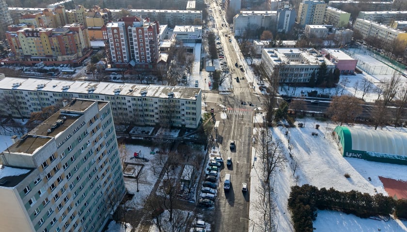 Powiększ obraz: Ulica Poznańska z lotu ptaka. Zdjęcie z 5 stycznia