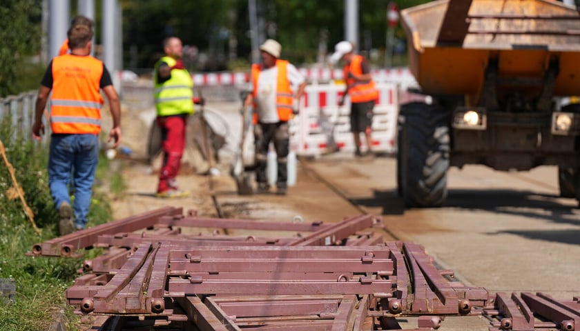 Powiększ obraz: Prace torowe przy ul. Bardzkiej, 30.07.2025