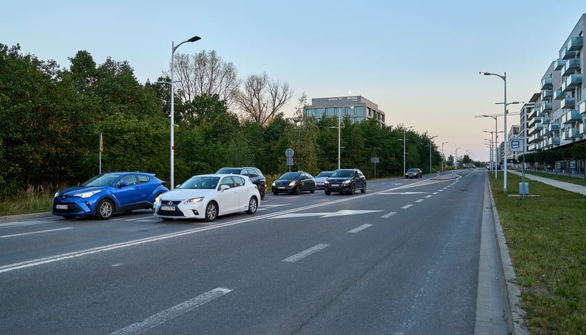 Powiększ obraz: Aleja Architektów i jej otoczenie - istniejące i powstające budynki na Nowych Żernikach na osiedlu Leśnica