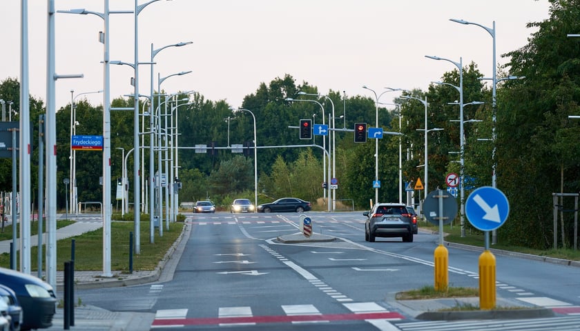 Powiększ obraz: Aleja Architektów i jej otoczenie - istniejące i powstające budynki na Nowych Żernikach na osiedlu Leśnica