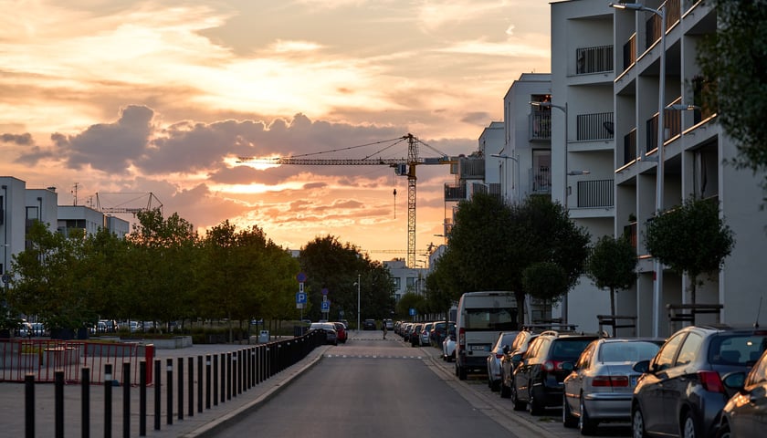 Powiększ obraz: Aleja Architektów i jej otoczenie - istniejące i powstające budynki na Nowych Żernikach na osiedlu Leśnica
