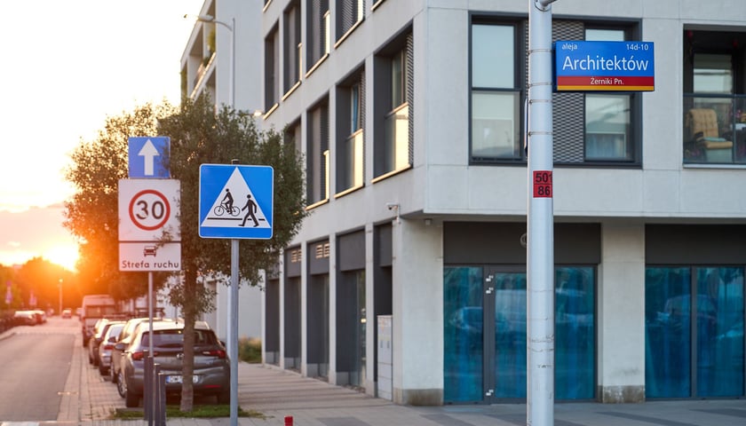 Powiększ obraz: Aleja Architektów i jej otoczenie - istniejące i powstające budynki na Nowych Żernikach na osiedlu Leśnica