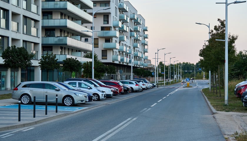 Powiększ obraz: Aleja Architektów i jej otoczenie - istniejące i powstające budynki na Nowych Żernikach na osiedlu Leśnica