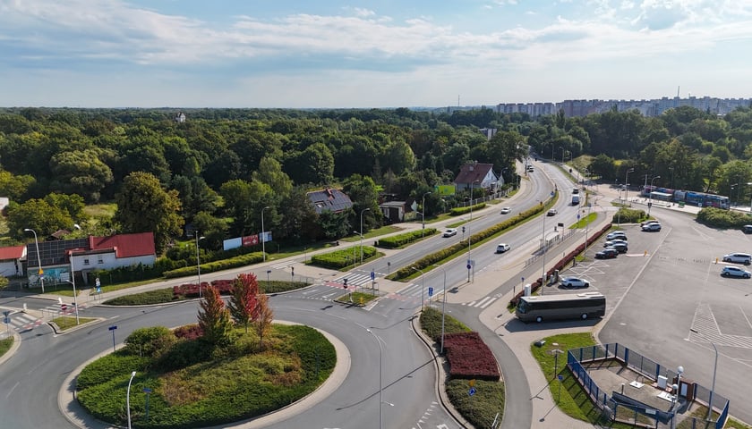 Powiększ obraz: Widok na działkę Develii i okolice - rondo Bartoszewskiego i ulicę Pilczycką